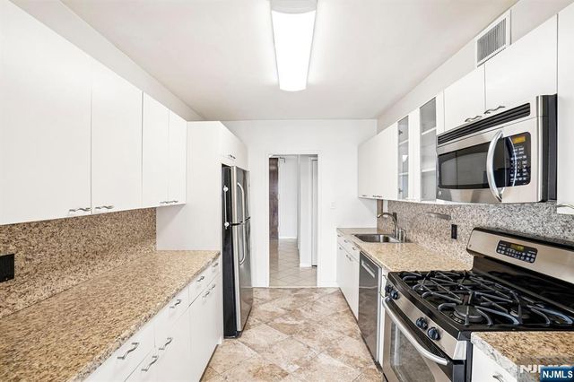 6 Horizon Road 1907, Fort Lee, NJ 07024