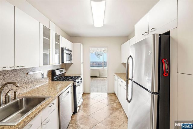6 Horizon Road 1907, Fort Lee, NJ 07024