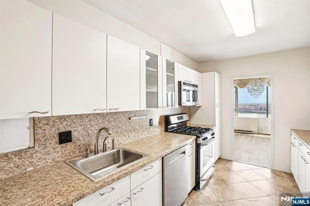 6 Horizon Road 1907, Fort Lee, NJ 07024