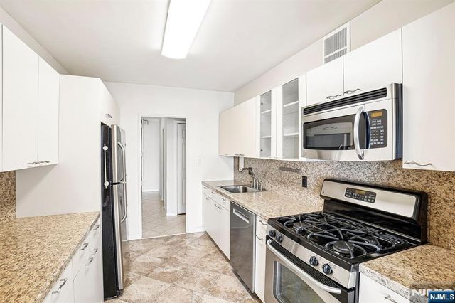 6 Horizon Road 1907, Fort Lee, NJ 07024