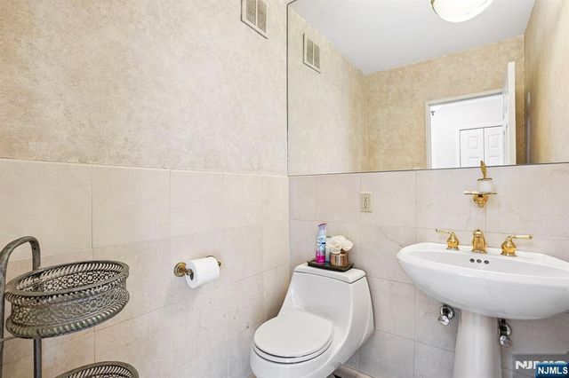 6 Horizon Road 1907, Fort Lee, NJ 07024