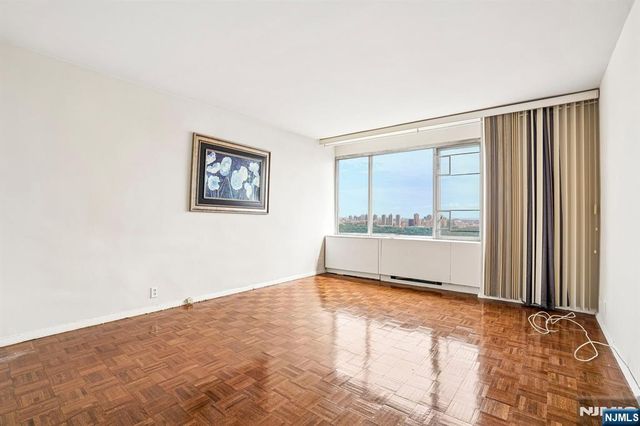 6 Horizon Road 1907, Fort Lee, NJ 07024