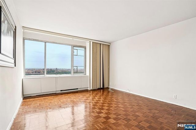 6 Horizon Road 1907, Fort Lee, NJ 07024