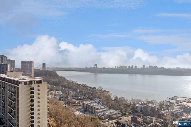 6 Horizon Road 1907, Fort Lee, NJ 07024