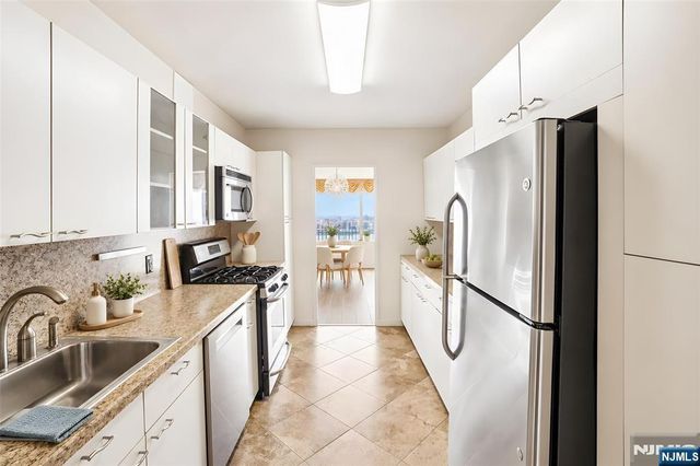 6 Horizon Road 1907, Fort Lee, NJ 07024
