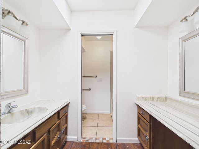 2426 N Shade Tree Circle, Tucson, AZ 85715