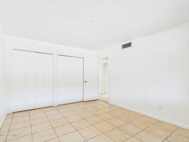 2426 N Shade Tree Circle, Tucson, AZ 85715