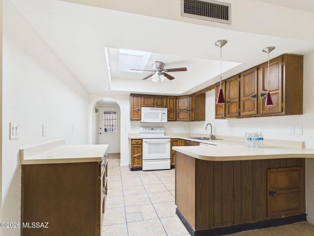 2426 N Shade Tree Circle, Tucson, AZ 85715