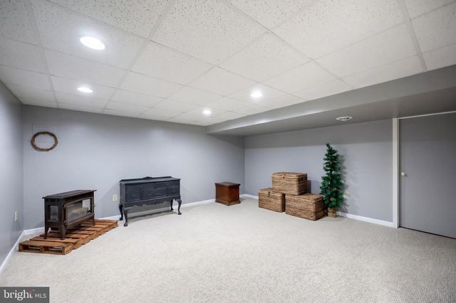 2350 WOODMONT DR, York, PA 17404