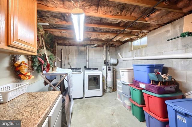 2350 WOODMONT DR, York, PA 17404