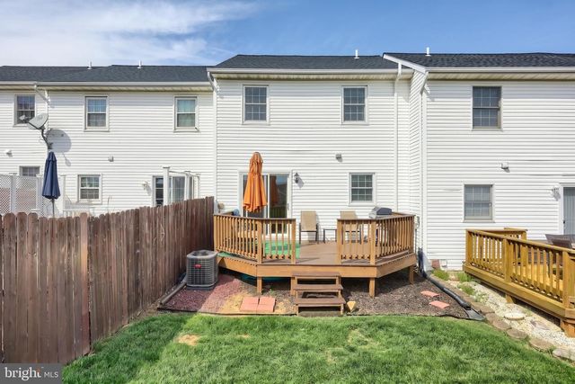 2350 WOODMONT DR, York, PA 17404