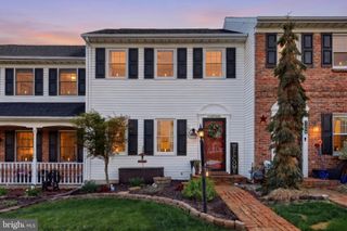 2350 WOODMONT DR, York, PA 17404