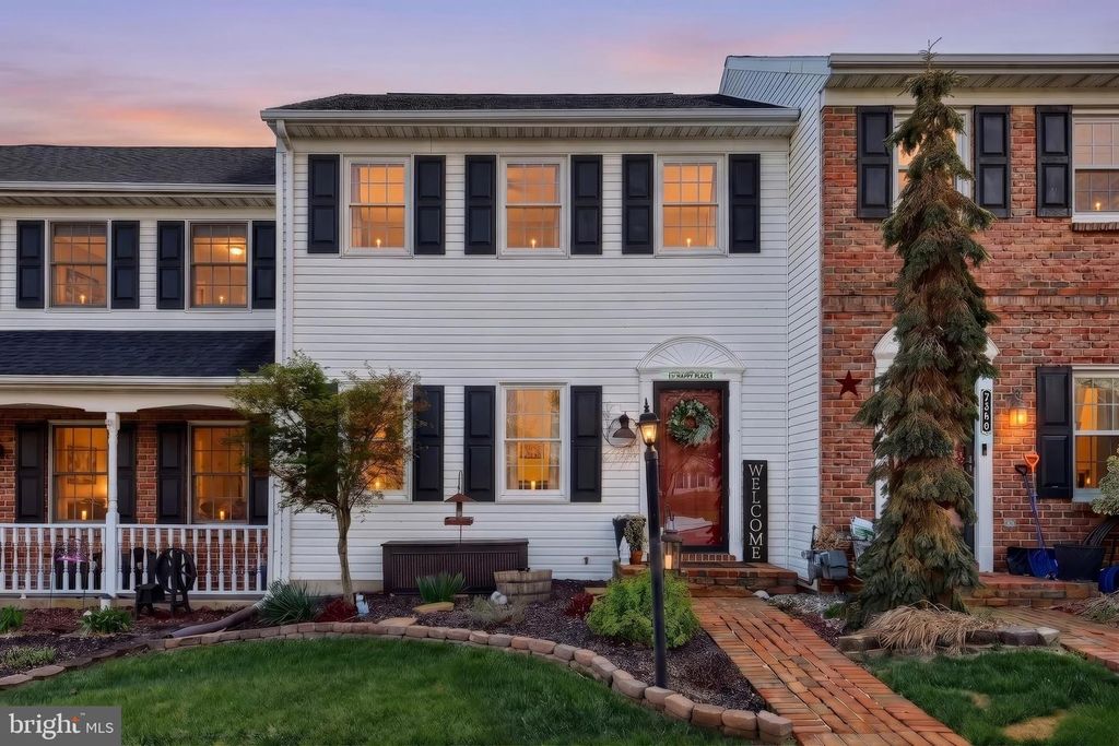 2350 WOODMONT DR, York, PA 17404