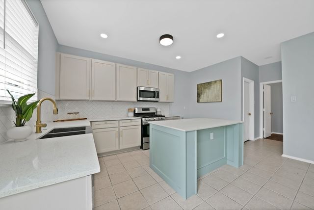 137 Heritage Drive, Crowley, TX 76036