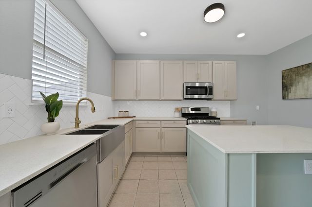 137 Heritage Drive, Crowley, TX 76036