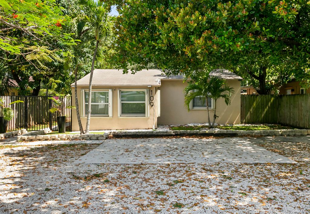 109 SE 23rd Street 1-3, Fort Lauderdale, FL 33316