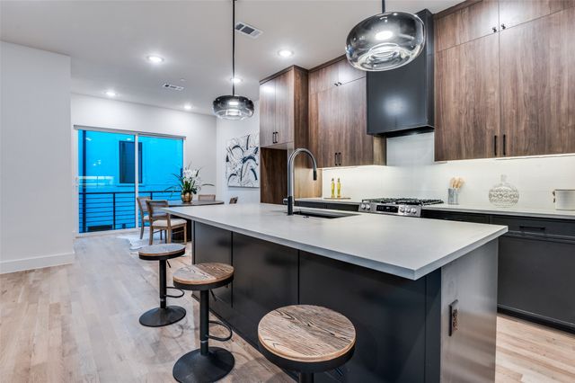 2906 Hawthorne Avenue 104, Dallas, TX 75219