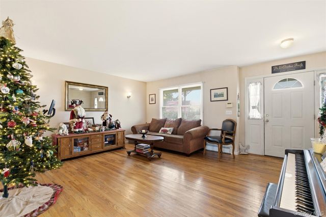 5750 Aldrich Lane, Mattituck, NY 11952