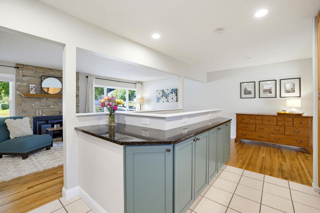 777 Mohican Lane, Mendota Heights, MN 55120 — photo 5