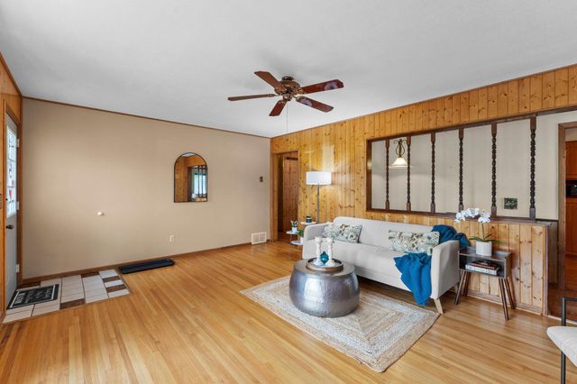 2121 Radatz Avenue, Maplewood, MN 55109