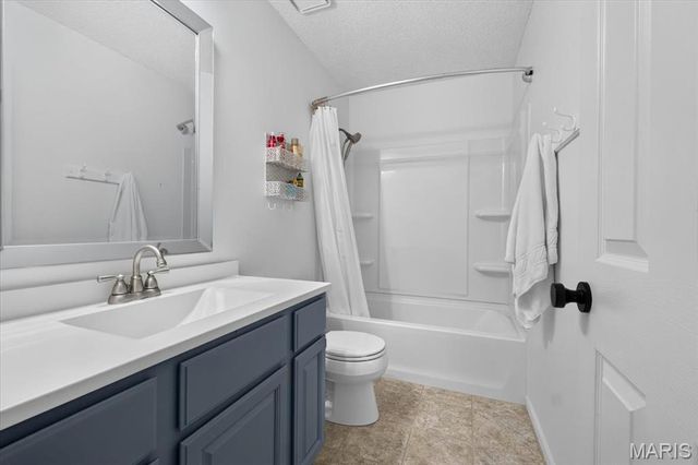 2 Democracy Circle, O'fallon, MO 63368