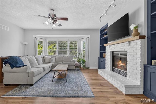2 Democracy Circle, O'fallon, MO 63368