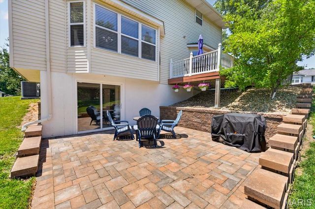 2 Democracy Circle, O'fallon, MO 63368
