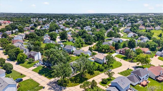 2 Democracy Circle, O'fallon, MO 63368