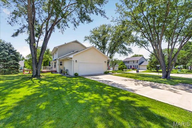 2 Democracy Circle, O'fallon, MO 63368