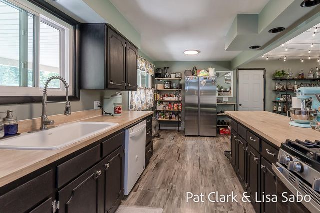 1297 Joslyn Road, Muskegon, MI 49445