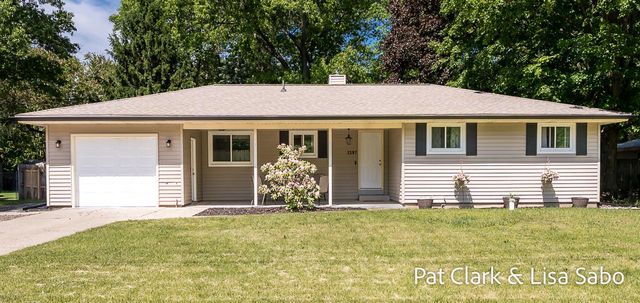 1297 Joslyn Road, Muskegon, MI 49445