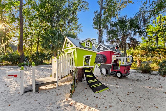 12 Myrtle Warbler Rd, Hilton Head Island, SC 29926