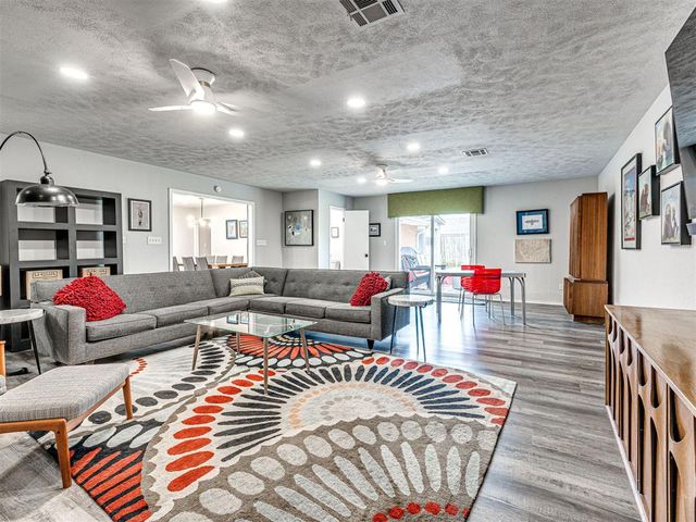 10505 Lyndon Road, The Village, OK 73120