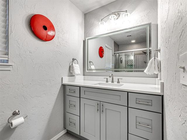 10505 Lyndon Road, The Village, OK 73120