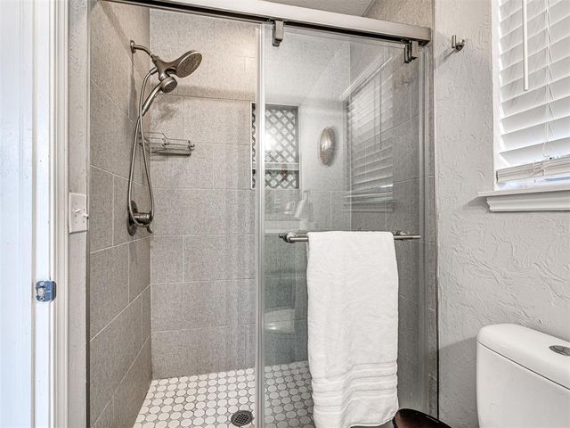 10505 Lyndon Road, The Village, OK 73120