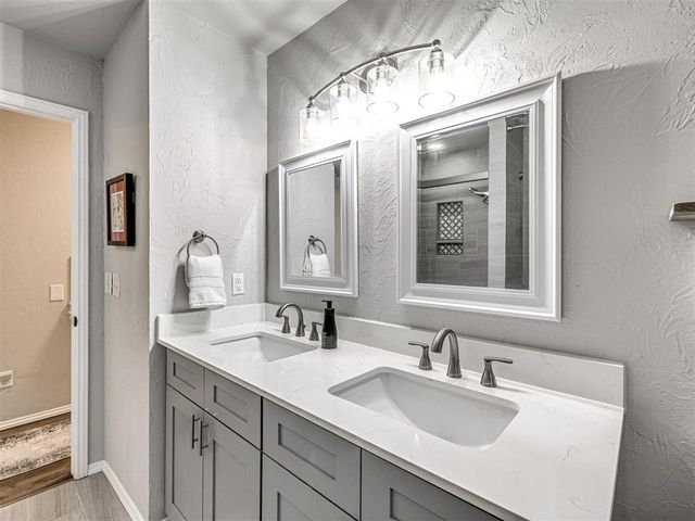 10505 Lyndon Road, The Village, OK 73120