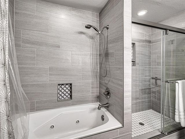 10505 Lyndon Road, The Village, OK 73120