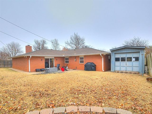 10505 Lyndon Road, The Village, OK 73120