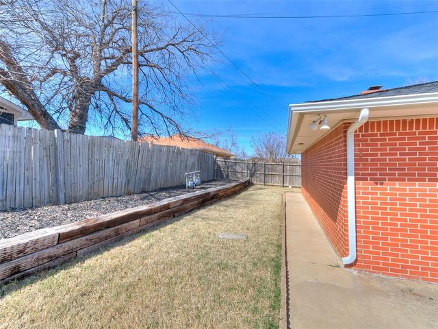 10505 Lyndon Road, The Village, OK 73120