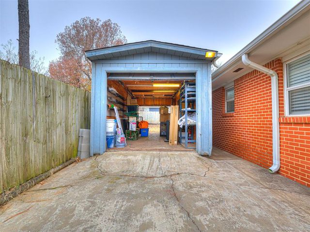 10505 Lyndon Road, The Village, OK 73120