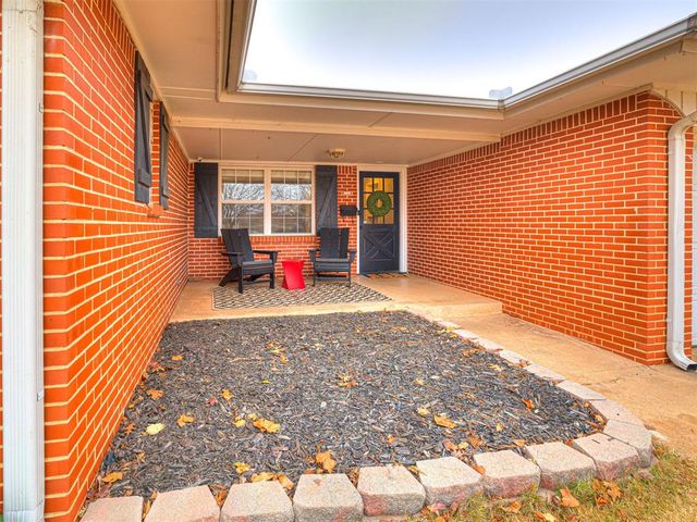 10505 Lyndon Road, The Village, OK 73120