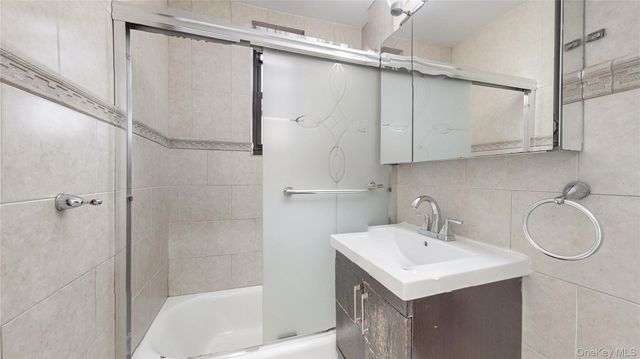 139-15 83rd Avenue 503, Briarwood, NY 11435