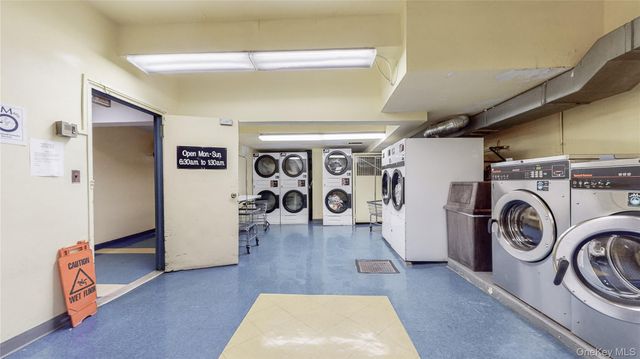 139-15 83rd Avenue 503, Briarwood, NY 11435