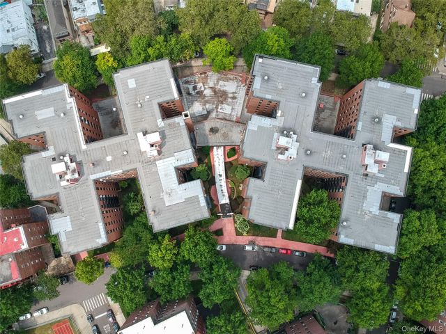 139-15 83rd Avenue 503, Briarwood, NY 11435