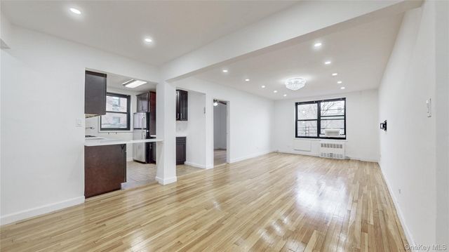 139-15 83rd Avenue 503, Briarwood, NY 11435