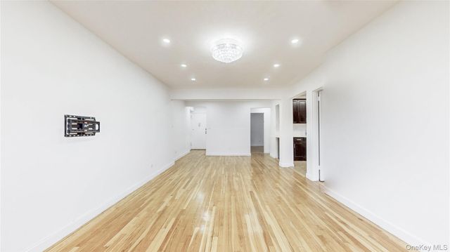 139-15 83rd Avenue 503, Briarwood, NY 11435