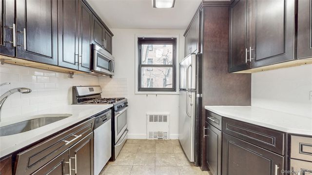 139-15 83rd Avenue 503, Briarwood, NY 11435