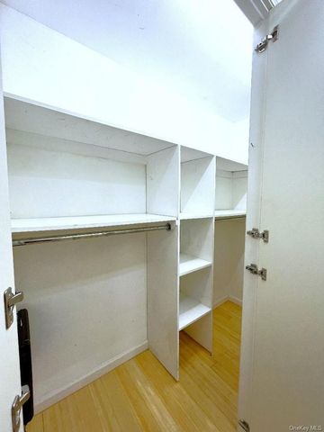 142-05 Roosevelt Avenue 415, Flushing, NY 11354