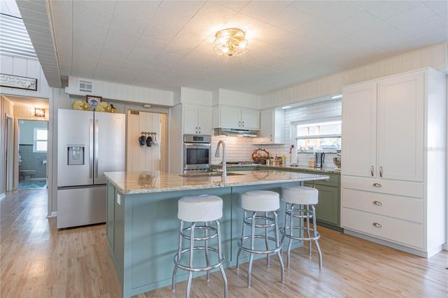 897 CR 454, Lake Panasoffkee, FL 33538