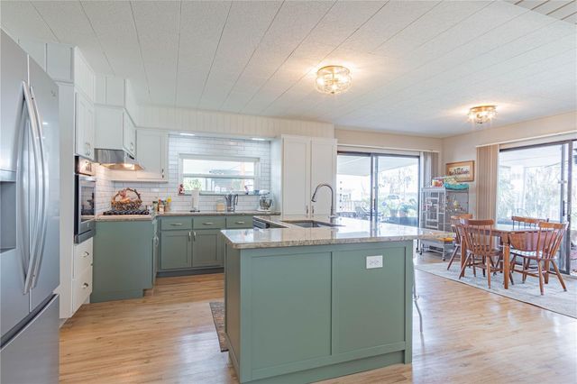 897 CR 454, Lake Panasoffkee, FL 33538